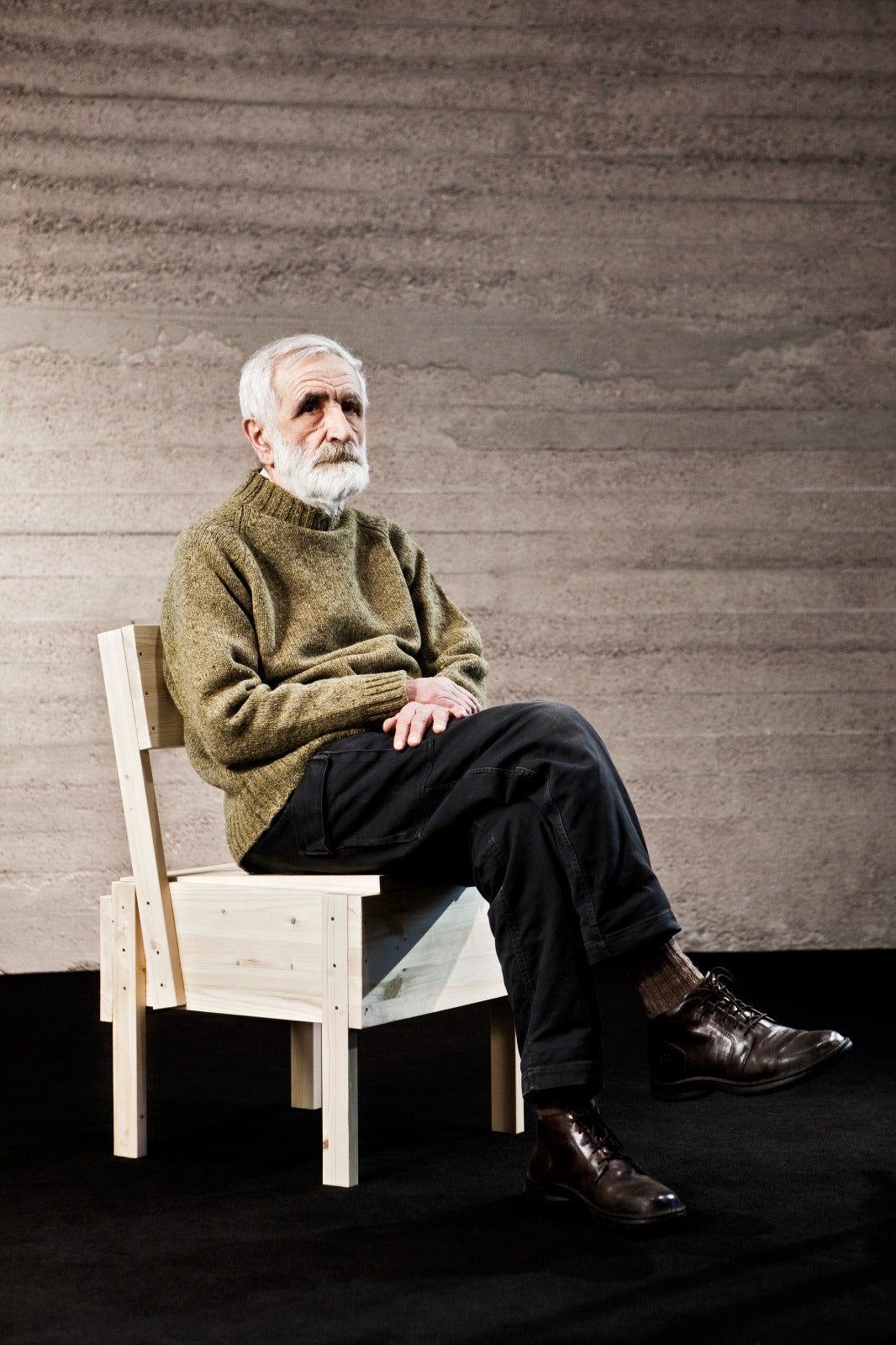 JUNIO 2025 - Fabrica una silla modelo “Sedia 1” de Enzo Mari con Darío Giménez <br> Sábado 7 de junio