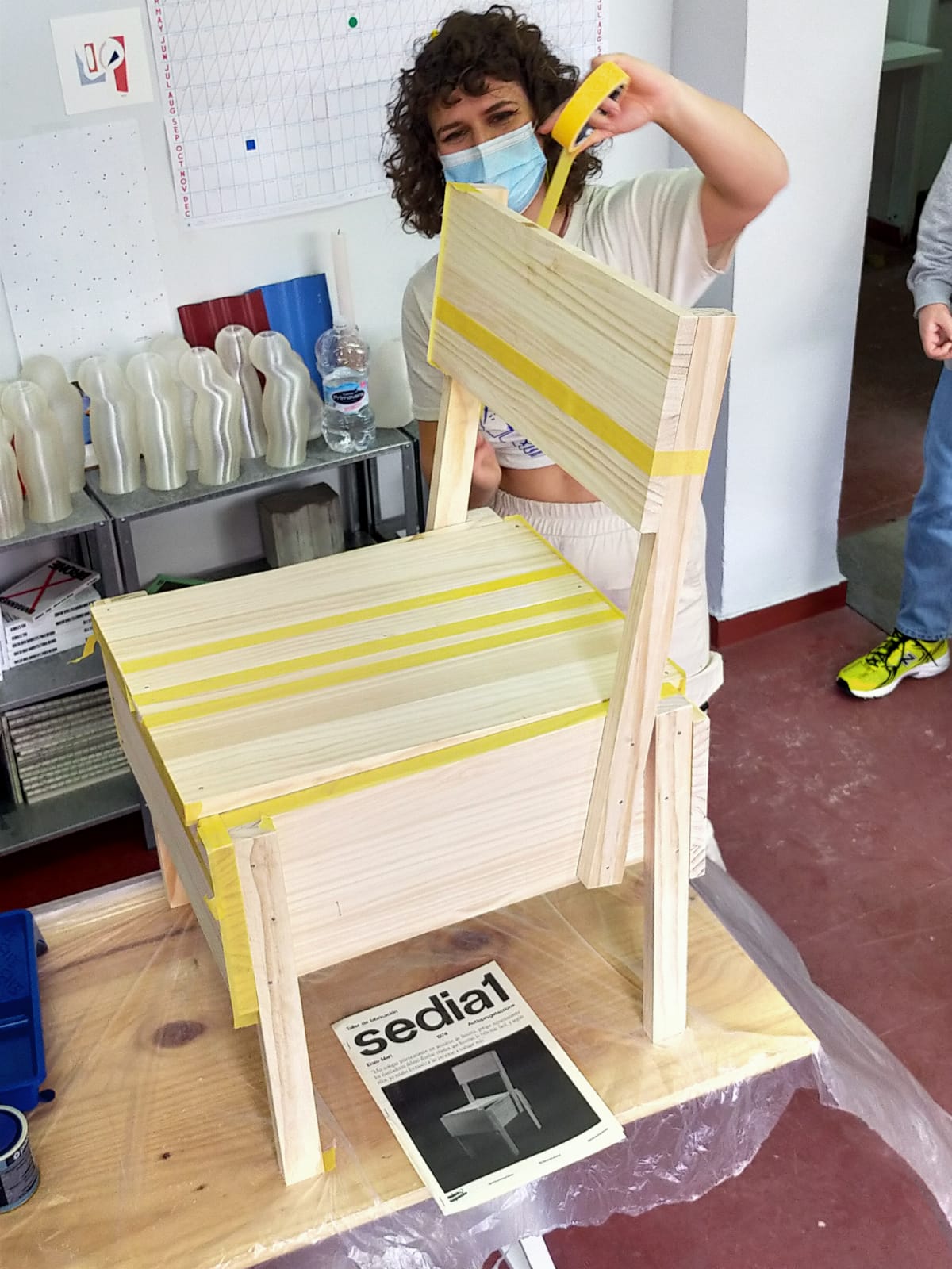 JUNIO 2025 - Fabrica una silla modelo “Sedia 1” de Enzo Mari con Darío Giménez <br> Sábado 7 de junio
